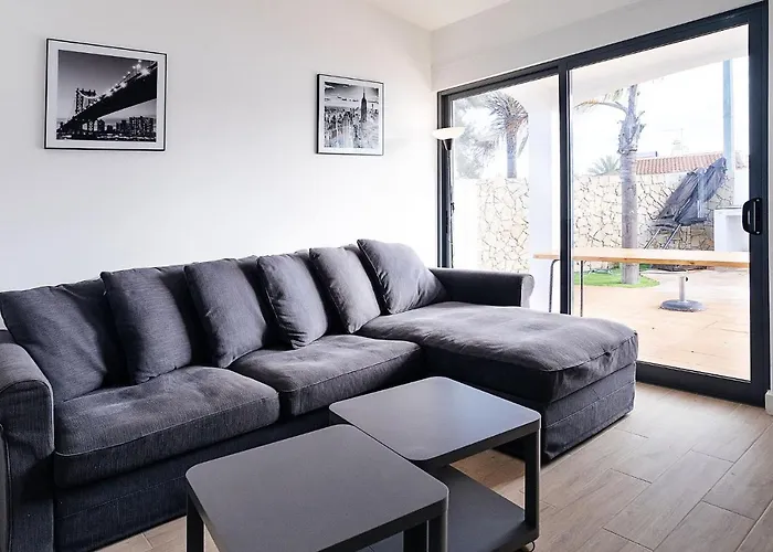 Oura V2 Flores Villa