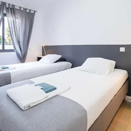 Oura V2 Flores Villa